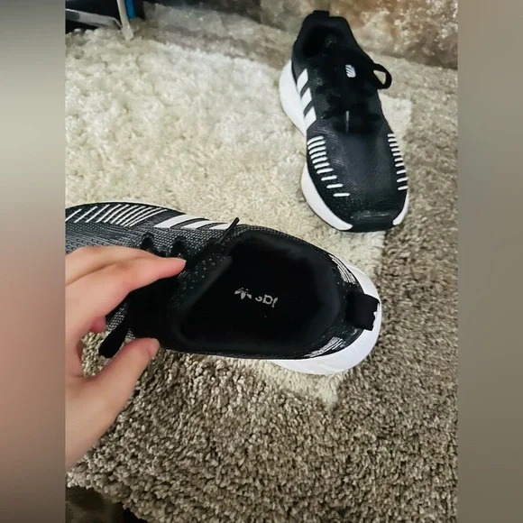 ADIDAS swift run 22 running shoes. Size 6. Excellent condition. - Picture 5 of 8